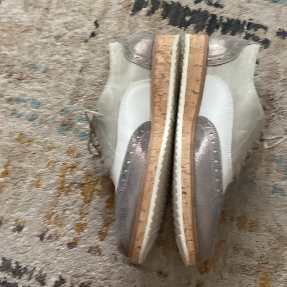 Paul Green- ladies 4.5 adorable shoes - metallic - Picture 2 of 5